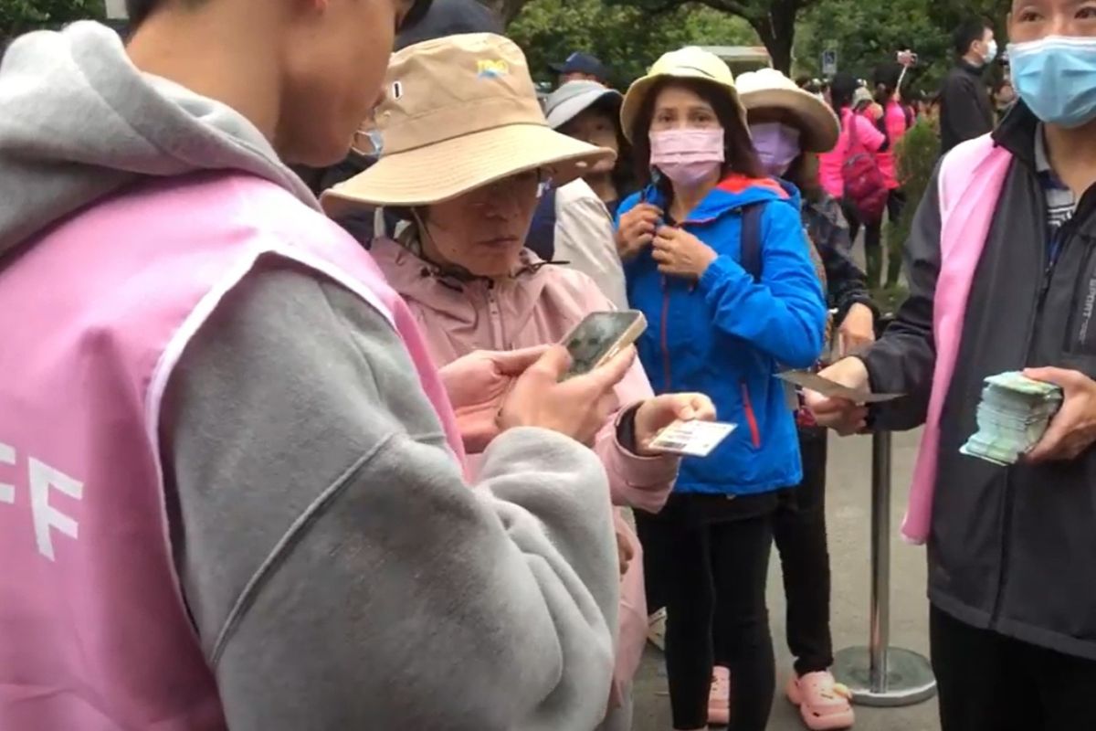 民眾使用身分證進行快速報到