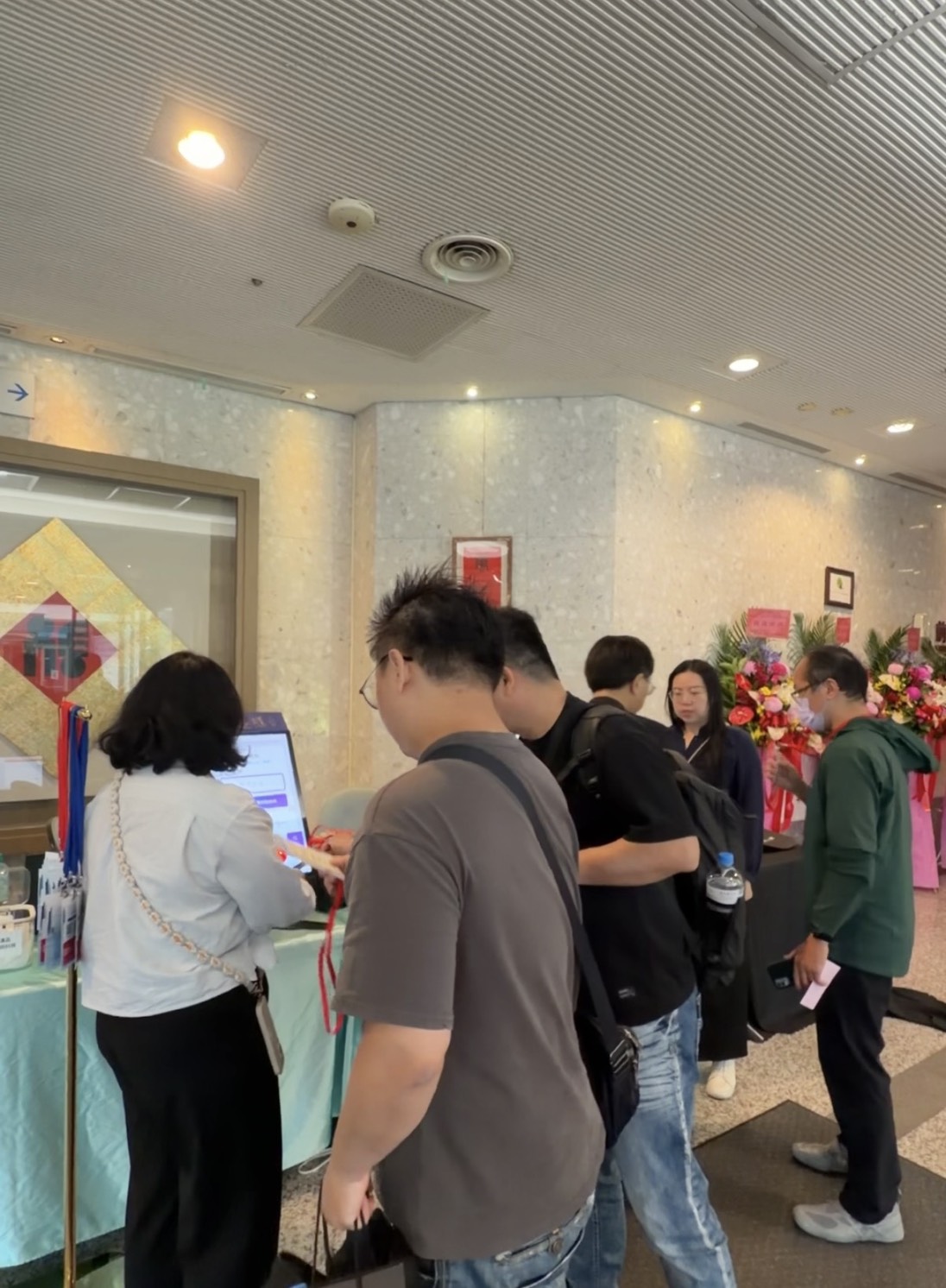 觸控螢幕自助報到機台